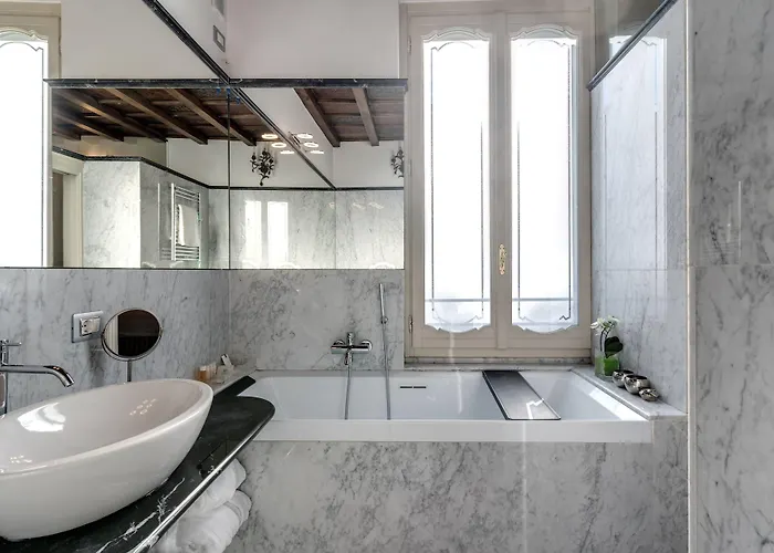 Santa Marta Милан