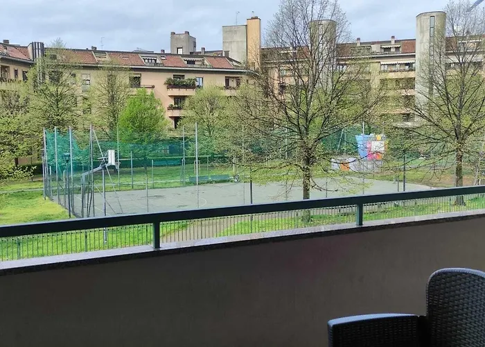 艾索拉罗麦公寓 招待所 *