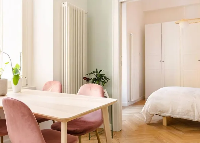 Charming Courtyard House In The Heart Of Apartament Mediolan