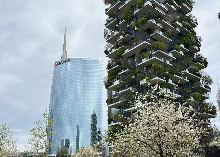 Charming In Isola Near The Metro!