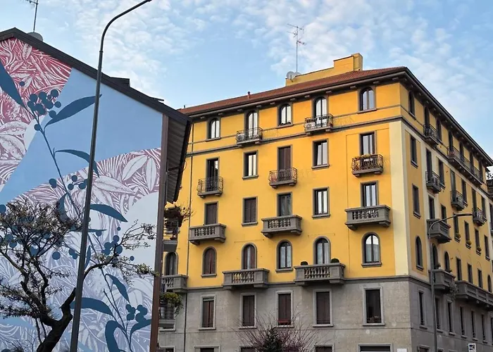 Charming In Isola Near The Metro!