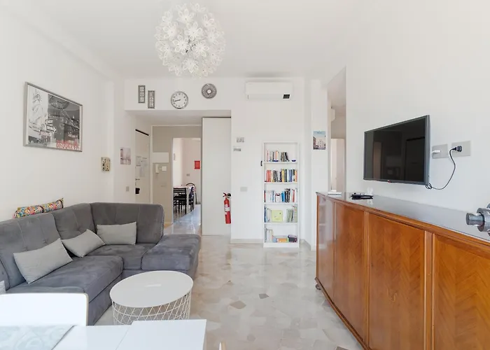 Guesthost - Bright Near Mm1 Turro *