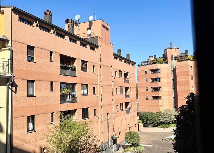 Charming In Isola Near The Metro! *