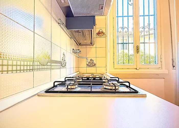 Train Station - Zara 67 Apartment
