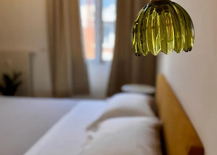 Charming 2 Bed With Private Baths In Center * Milánó