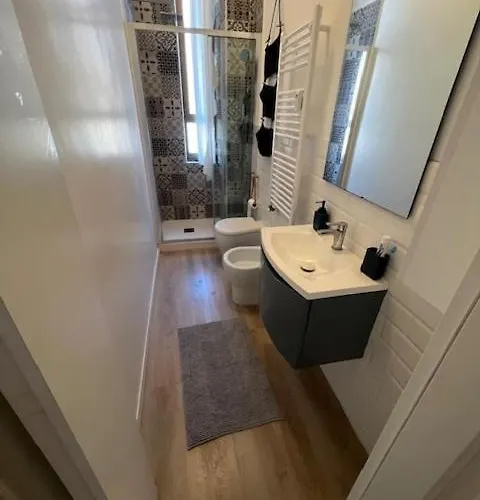 Charming In Isola Near The Metro! *