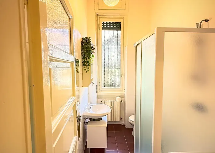 Train Station - Zara 67 Milán