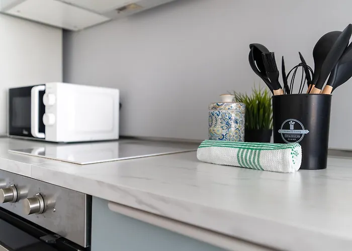 Baroni D - Free Private Parking And A-c Apartment Milan
