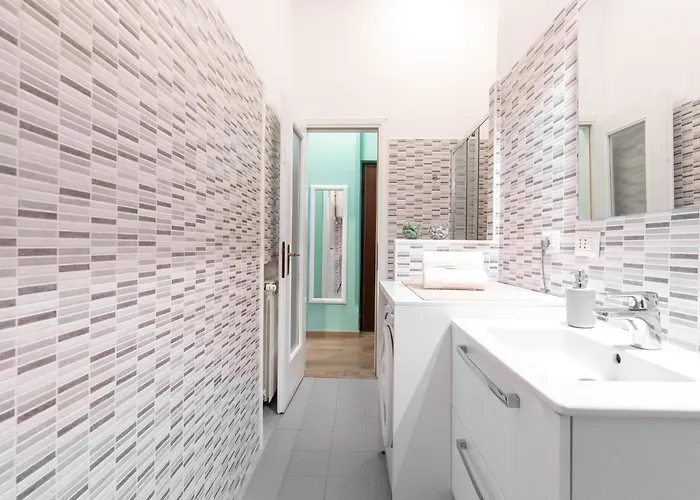 Apartament Bilocale Moderno Isola-garibaldi, 4 Posti, Wifi Veloce, Metro A 2 Minuti