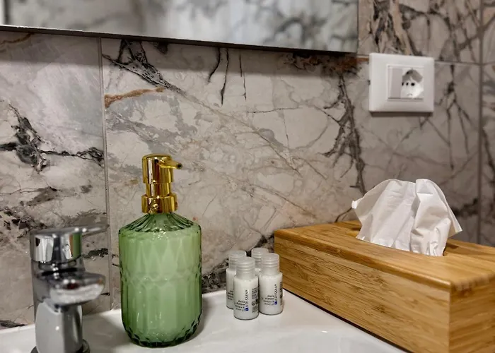 公寓 Charming 2 Bed With Private Baths In Center *