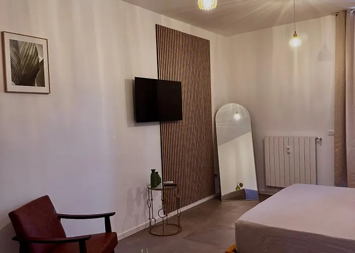 公寓 Charming 2 Bed With Private Baths In Center