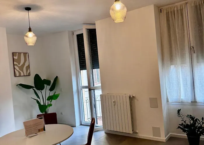 Charming 2 Bed With Private Baths In Center * Milánó