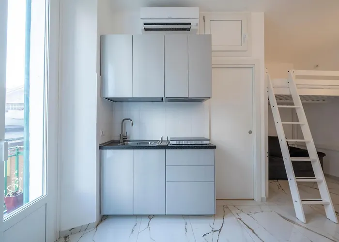 St Laurent - Citta Studi * 밀라노