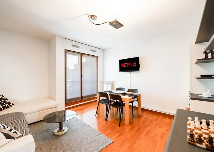 Quiet With Terrace - 20 Min From Duomo ميلان