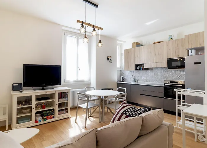 Joivy Cosy 1-bed Near *