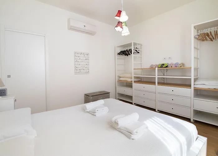 Joivy Cosy 1-bed Near