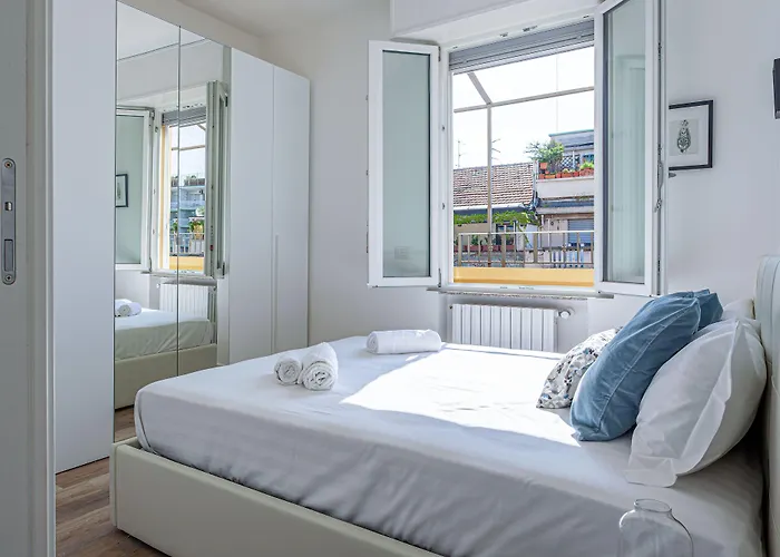 Joivy Sublime Flat With Balcony شقة