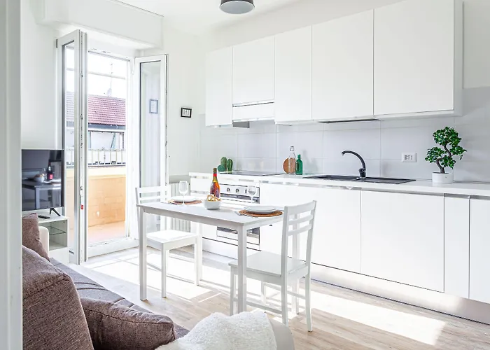 Joivy Sublime Flat With Balcony ميلان