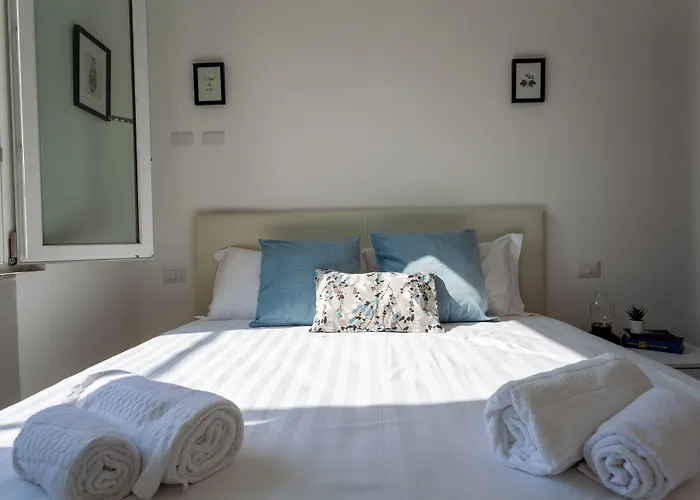 Joivy Sublime Flat With Balcony شقة