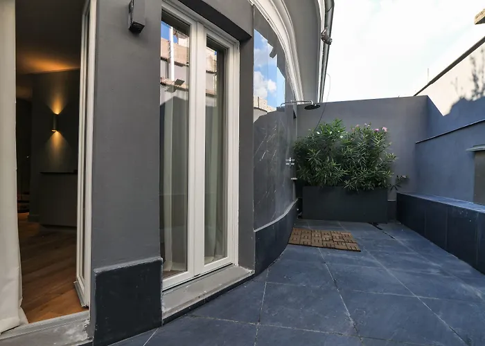 برستيج بوتيك للشقق الفندقية - بياتزا دومو فيو 4*