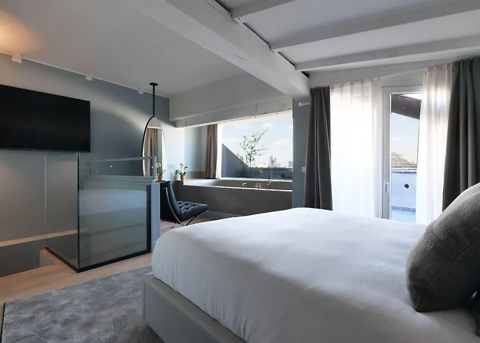 برستيج بوتيك للشقق الفندقية - بياتزا دومو فيو شقة 4*