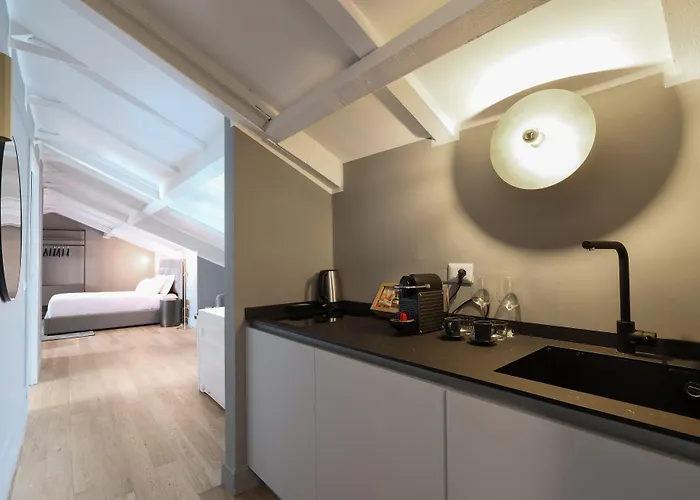 برستيج بوتيك للشقق الفندقية - بياتزا دومو فيو شقة 4*