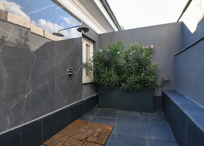 برستيج بوتيك للشقق الفندقية - بياتزا دومو فيو 4*