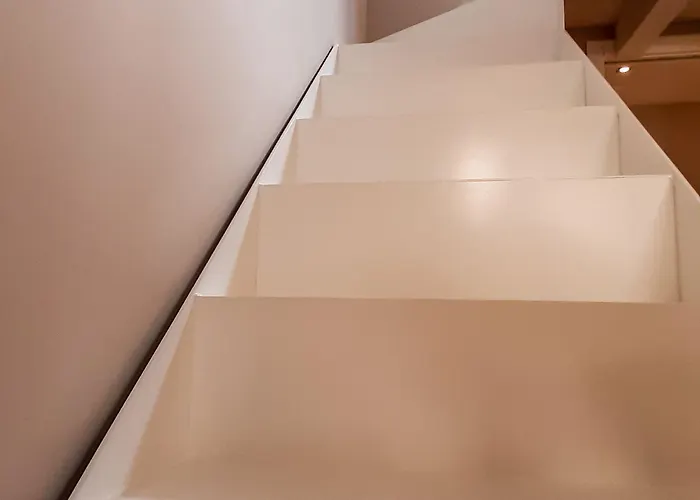 Joivy Sophisticated 2 Bedroom Loft For 4