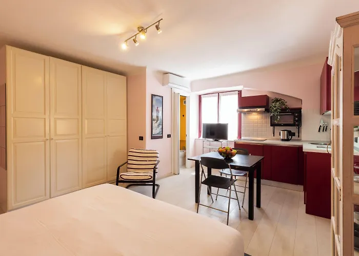 Forcella Fashion District