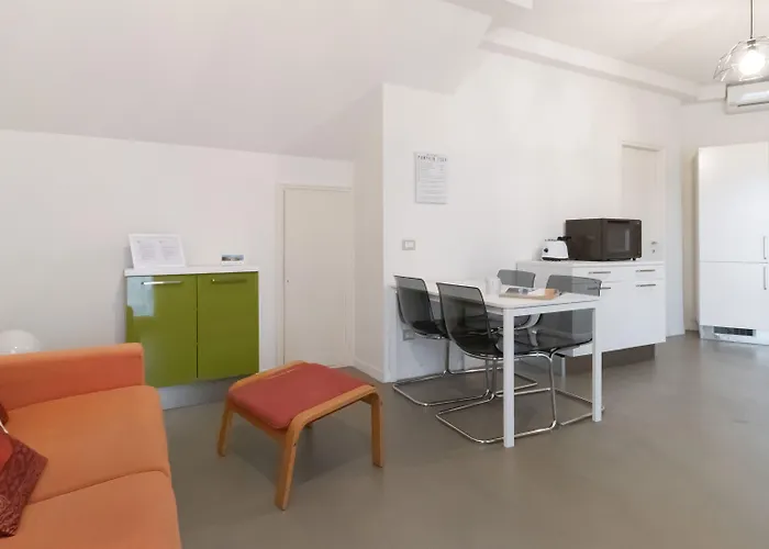 Italianway Easy - Plinio 64 * Милан