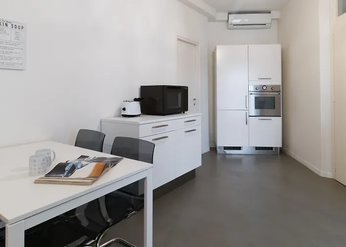 Italianway Easy - Plinio 64 Апартаменты *