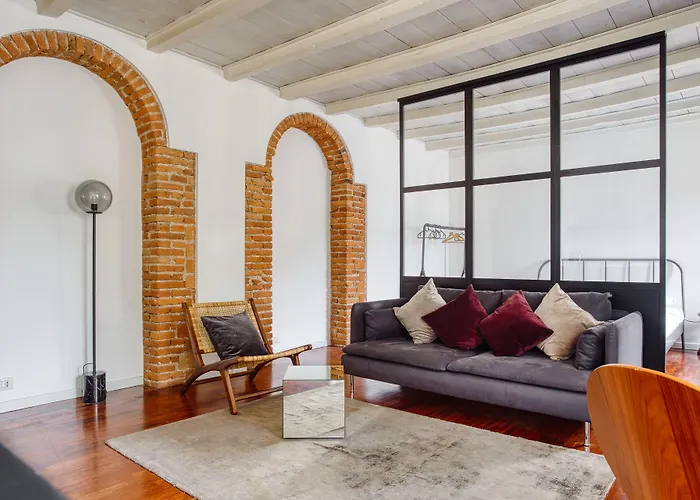 Joivy Superb In The Centre Of * Milán