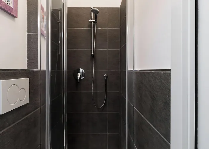 Atto Vannucci 15 B *