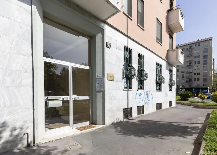 The - Floor * Milánó