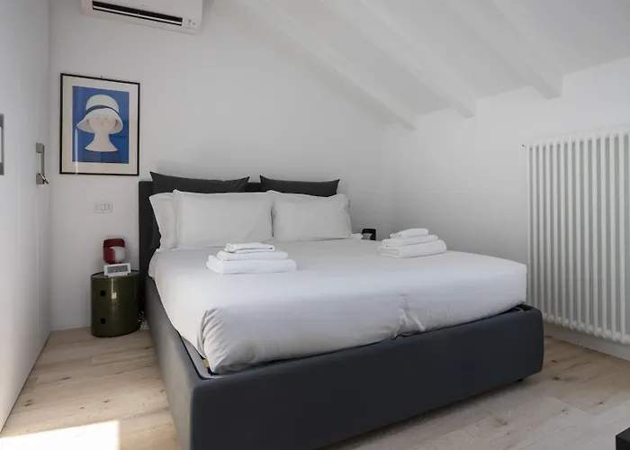 Italianway Collection - Cola Montano 29 B * Milánó