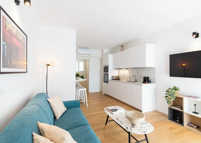 Govone Fashion House *