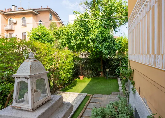 Exclusive Italian Garden In Villa *