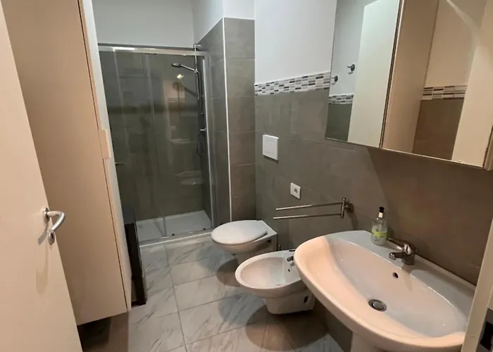 Private In Isola-farini * Mediolan