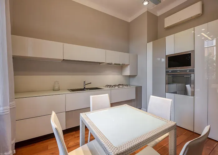 Exclusive Italian Garden In Villa Milan