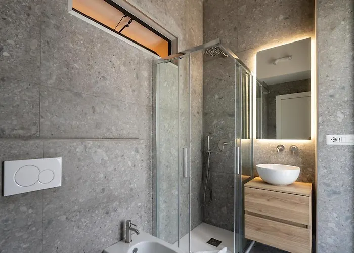 Luxury Jungle - Center