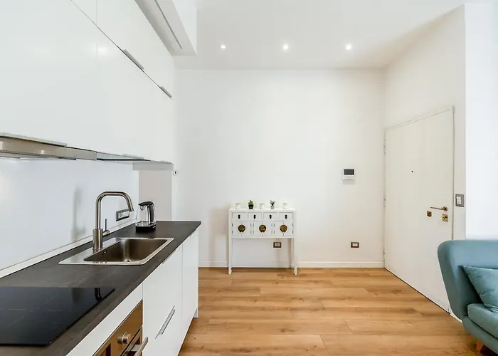 Апартаменты Vecchia Milano, 10 Minutes From The Duomo Милан