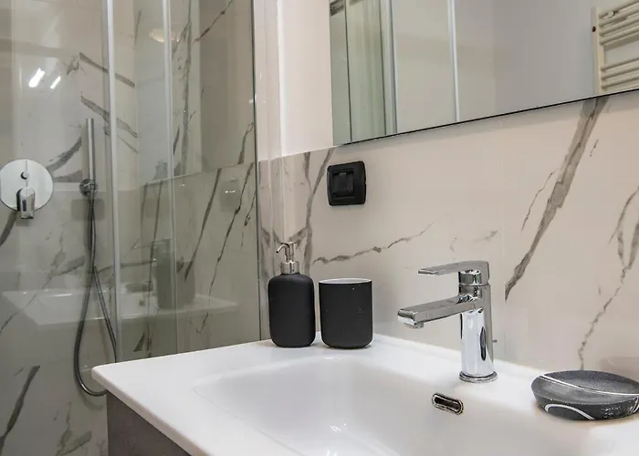 La Corte Milanese - Bocconi, Navigli & Duomo Apartamento *