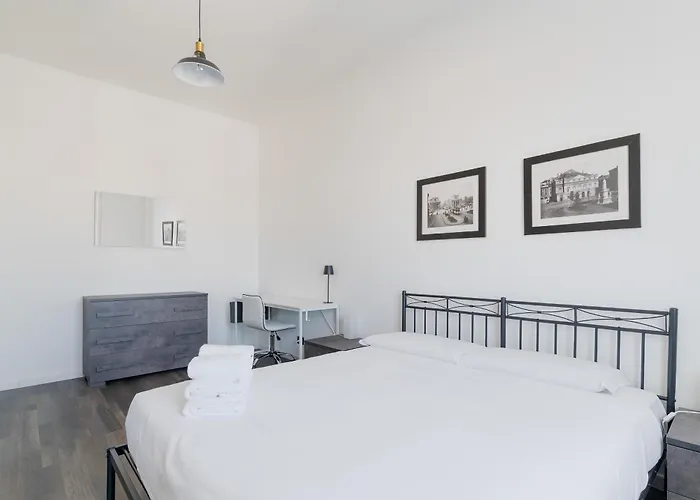 Guesthost - Comfy White Milano