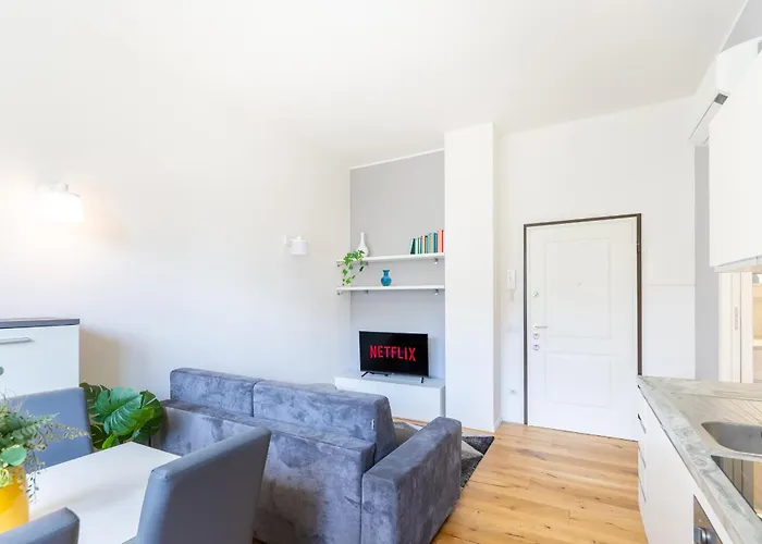 Duomo 10 Minutes Walk- Modern Design Apartment Milan