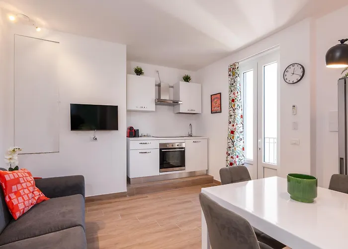 Habesha Flats - A Quiet Retreat Just Steps From The Metro M1 *