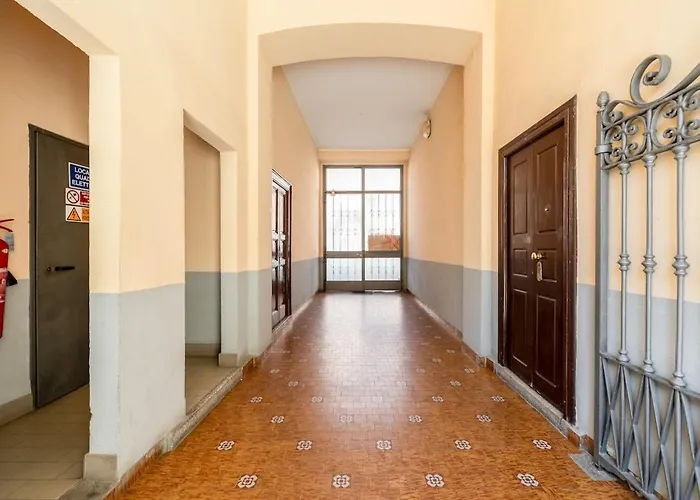Vecchia Milano, 10 Minutes From The Duomo Апартаменты Милан
