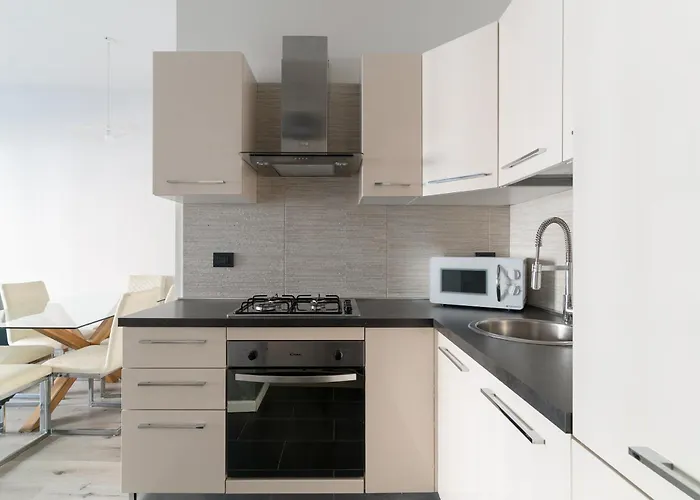 Appartamento Guesthost - Lorenteggio Charming Flat Milano
