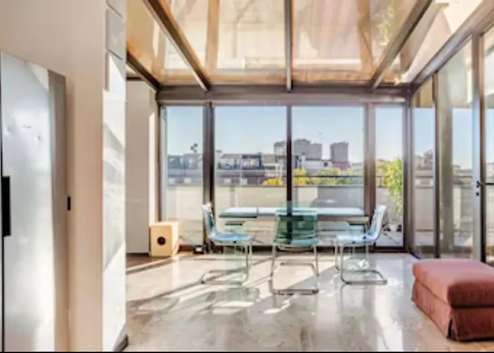 3 Bedrooms With Terrace Close To The Center