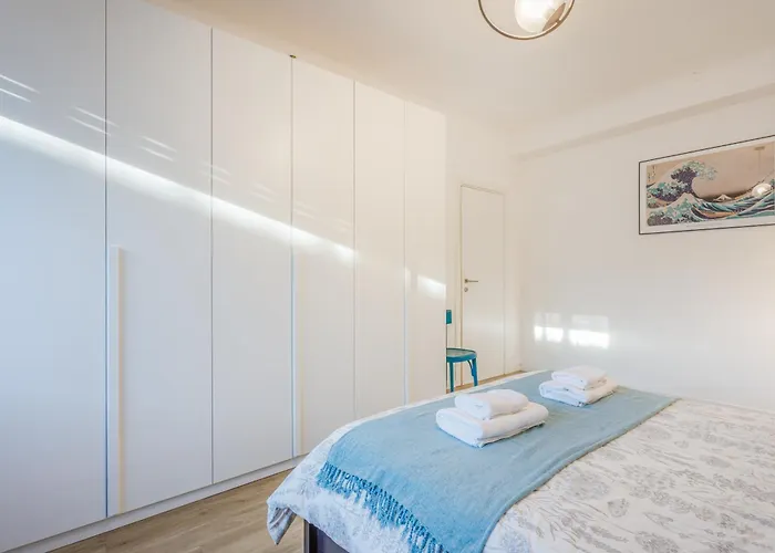 דירה Cosmopolitan House - Modern Bocconi מילאנו