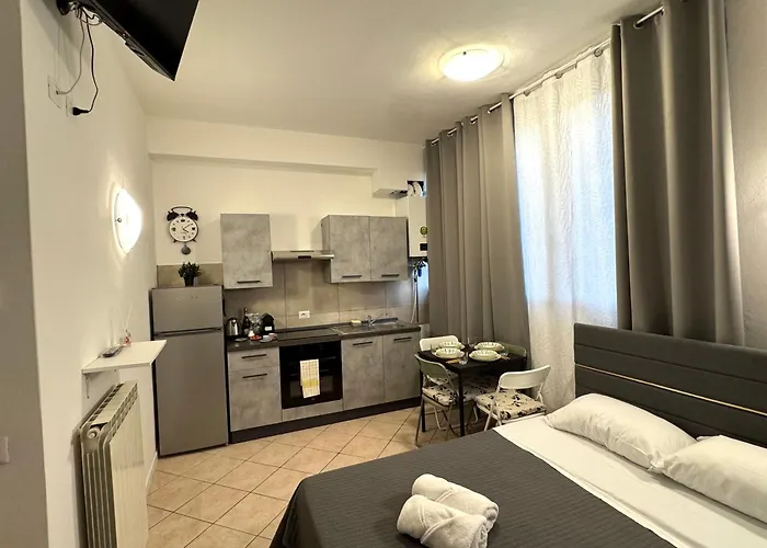 Dergano 1 Near Metro Stop 3*